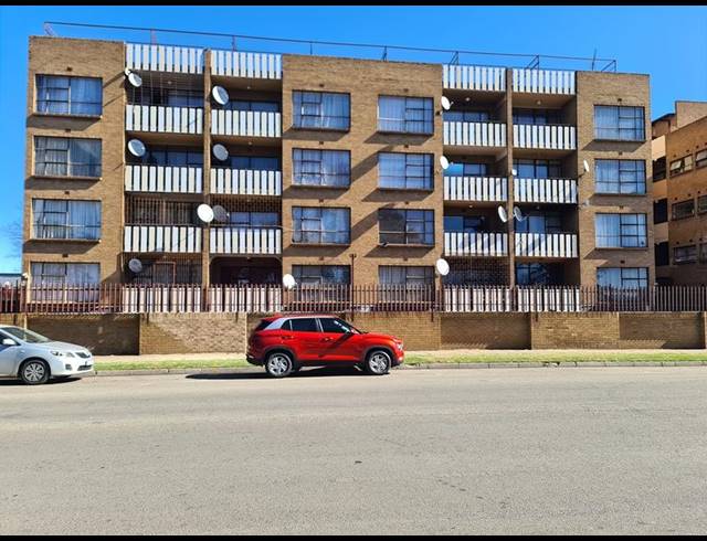 2 BEDROOM APARTMENT FOR SALE IN VEREENIGING CENTRAL